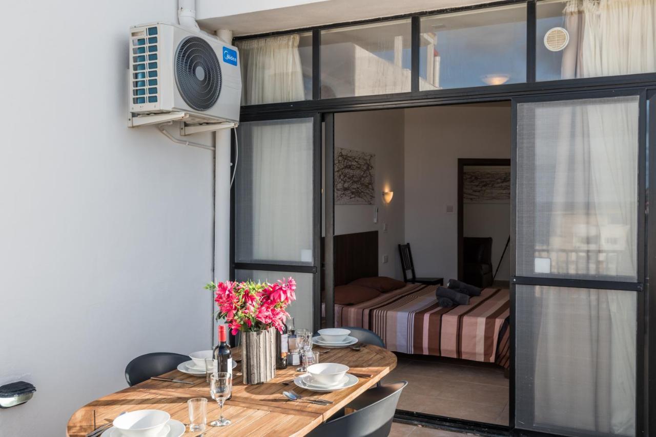 Seashells 2 Bedroom Apartment With Sunny Terrace With Stunning Sea Views - By Getawaysmalta Сейнт Полс Бей Екстериор снимка