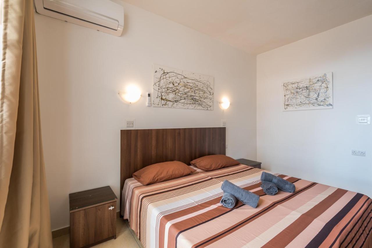 Seashells 2 Bedroom Apartment With Sunny Terrace With Stunning Sea Views - By Getawaysmalta Сейнт Полс Бей Екстериор снимка